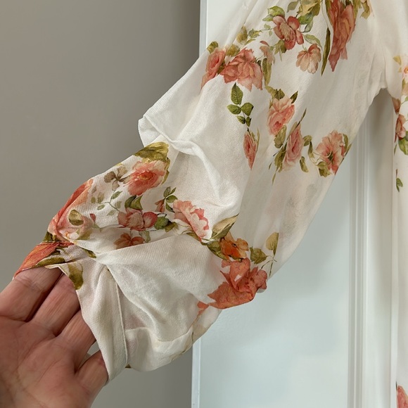 Zara Woman Wrap-Around Roses Floral Print Blouse w Deep V-Neck Cream & Peach - Picture 3 of 8